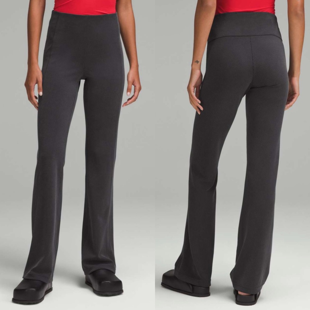 Lululemon Ribbed Softstreme Flared Pant *Regular in Black - Size 6